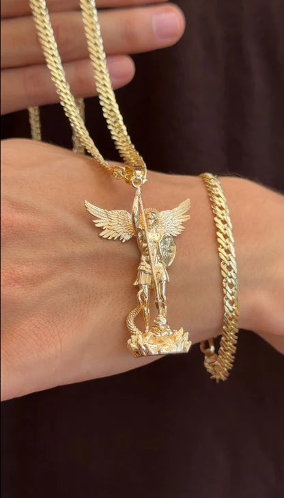 Cadena Cubana Cruzada 60 cm + Dije San Miguel Arcangel + Pulsera Gratis